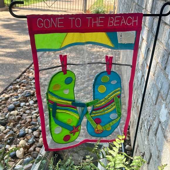 ⚜️ “Gone to the Beach” garden flag - Picture 2 of 2